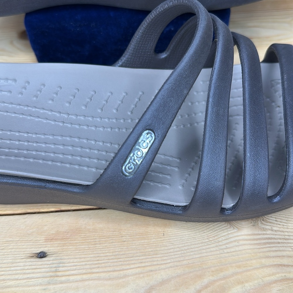 CROCS Dark Gray Strappy Sandals Sz 7W - Picture 6 of 7